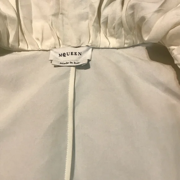 Alexander McQueen Elegant White Ruffled Blouse - Picture 4 of 10